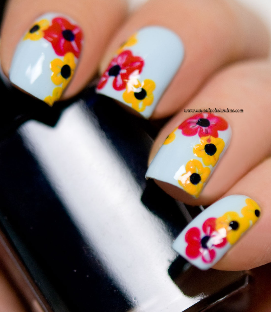Nail art with flowers