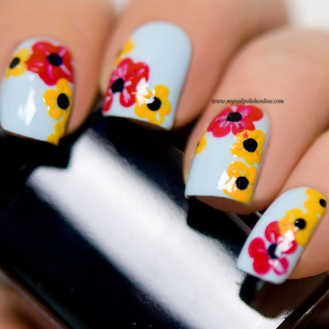 Nail art with flowers