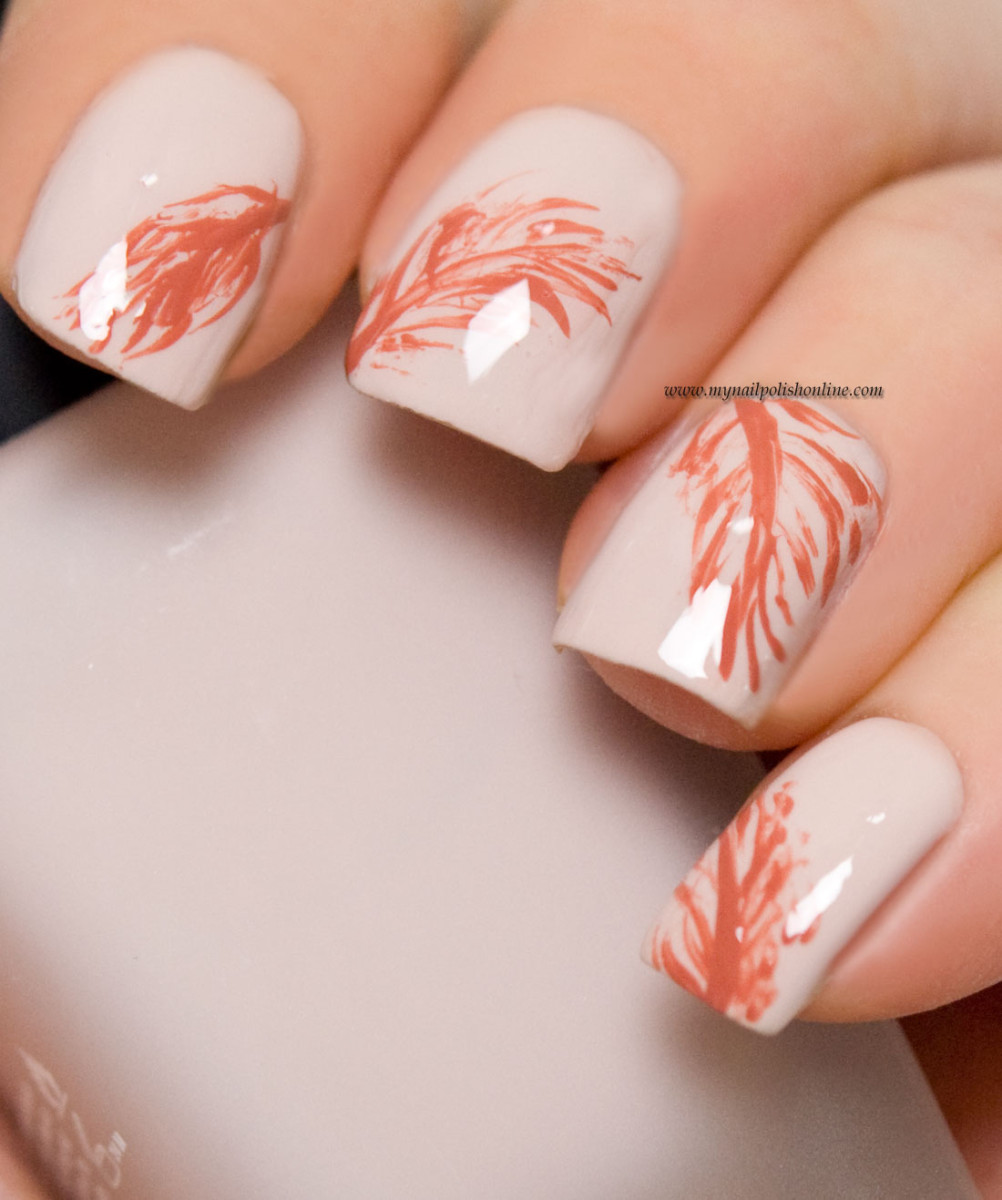 Nail art with feathers